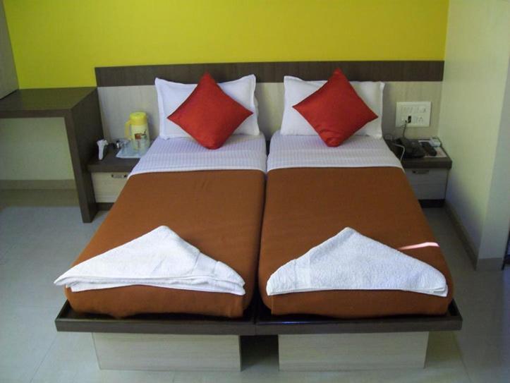 Hotel Crescent Βομβάη Εξωτερικό φωτογραφία